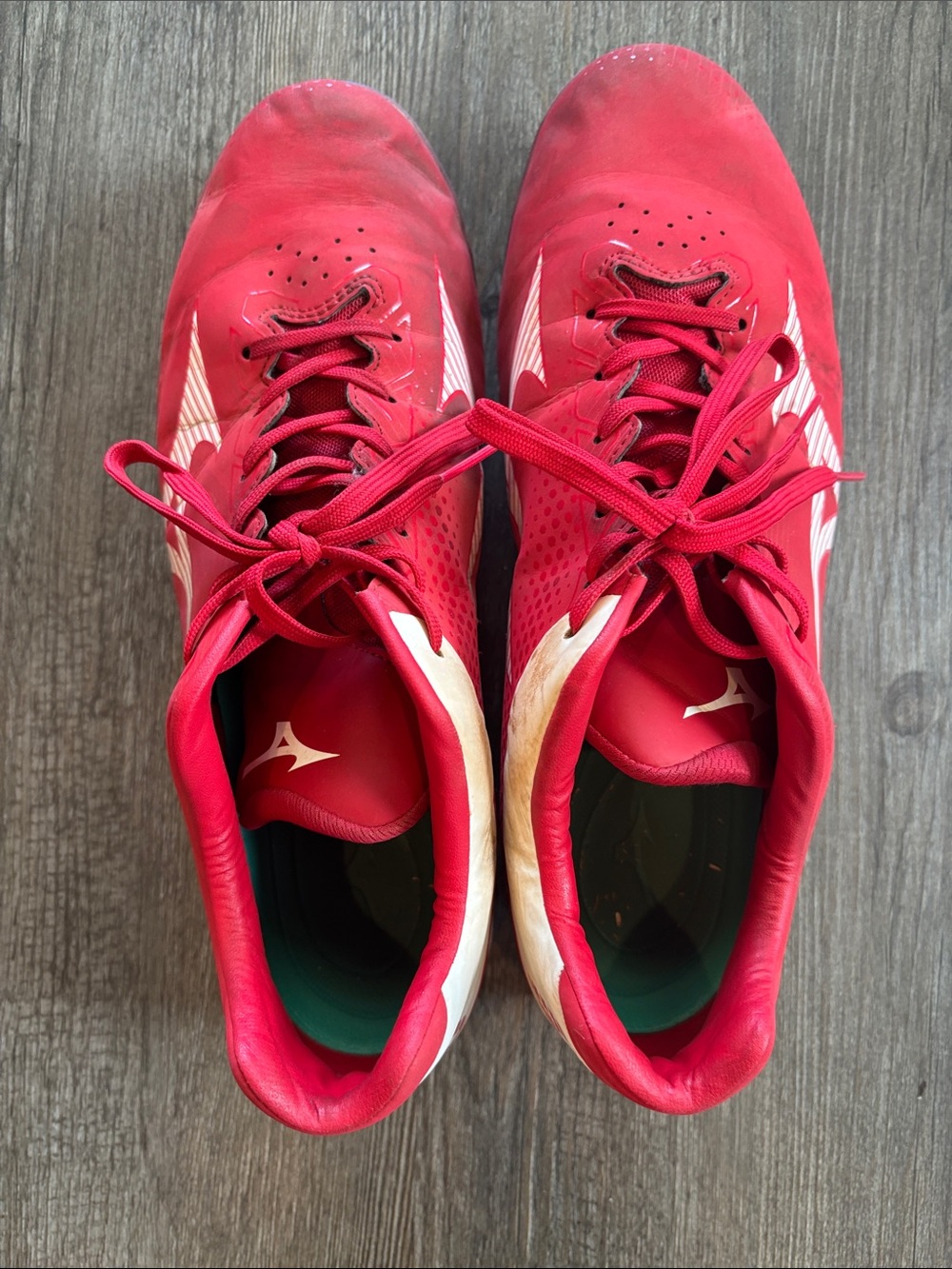 Mizuno Red and White baseball Cleats